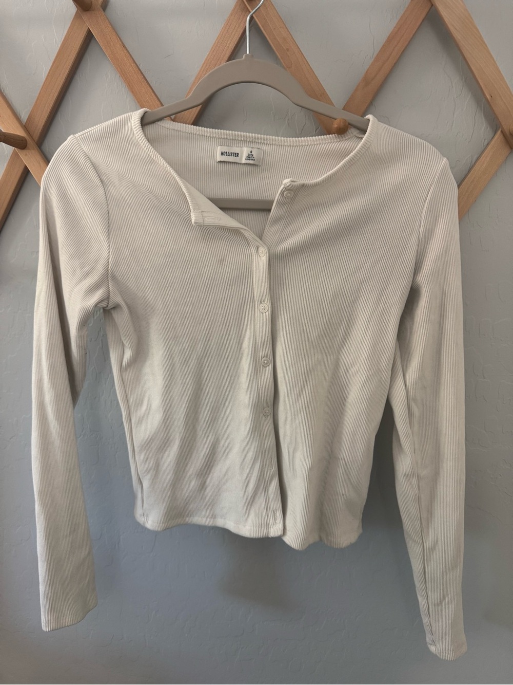 Hollister Women's Cream Ribbed Long-Sleeve Button Cardigan